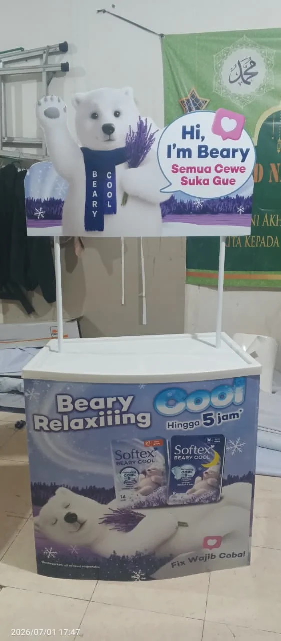 Booth promosi Softex Beary Cool hasil cetak BISA